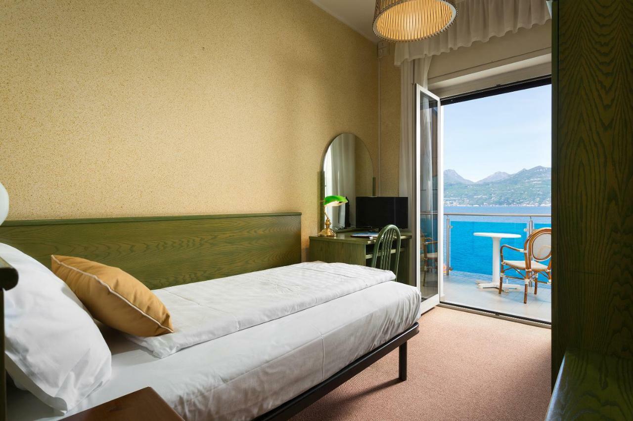 Hotel Caribe - Garda Lake Collection Brenzone sul Garda Ngoại thất bức ảnh
